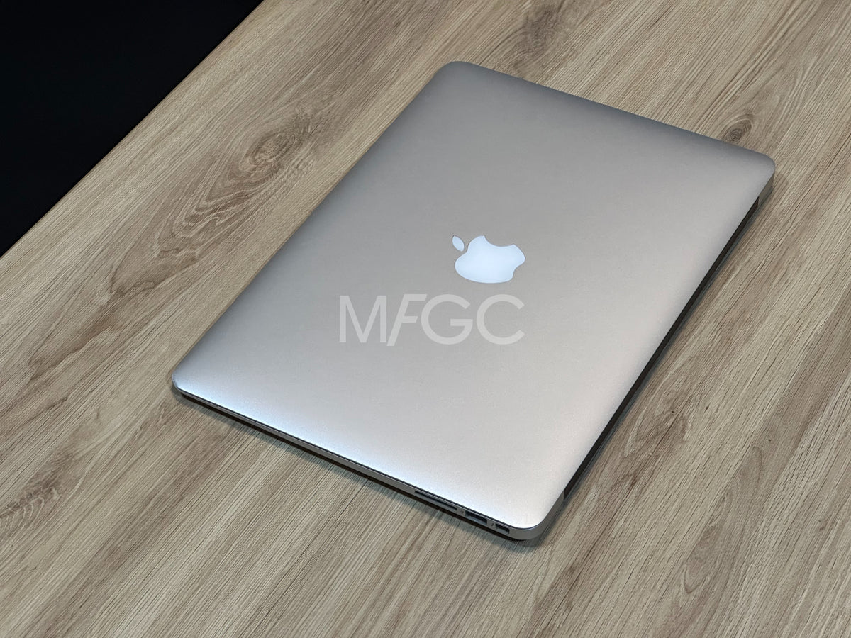 2017 MacBook Air 13” 8GB RAM 128 SSD
