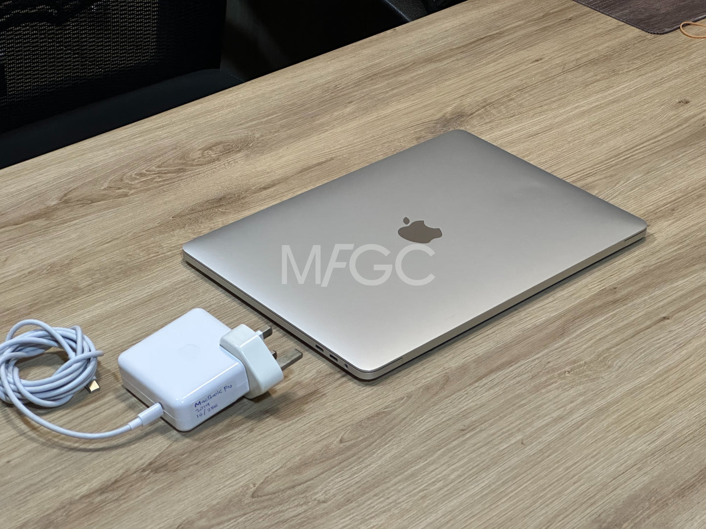 2019 MacBook Pro 13” TOUCH BAR i5 16/256