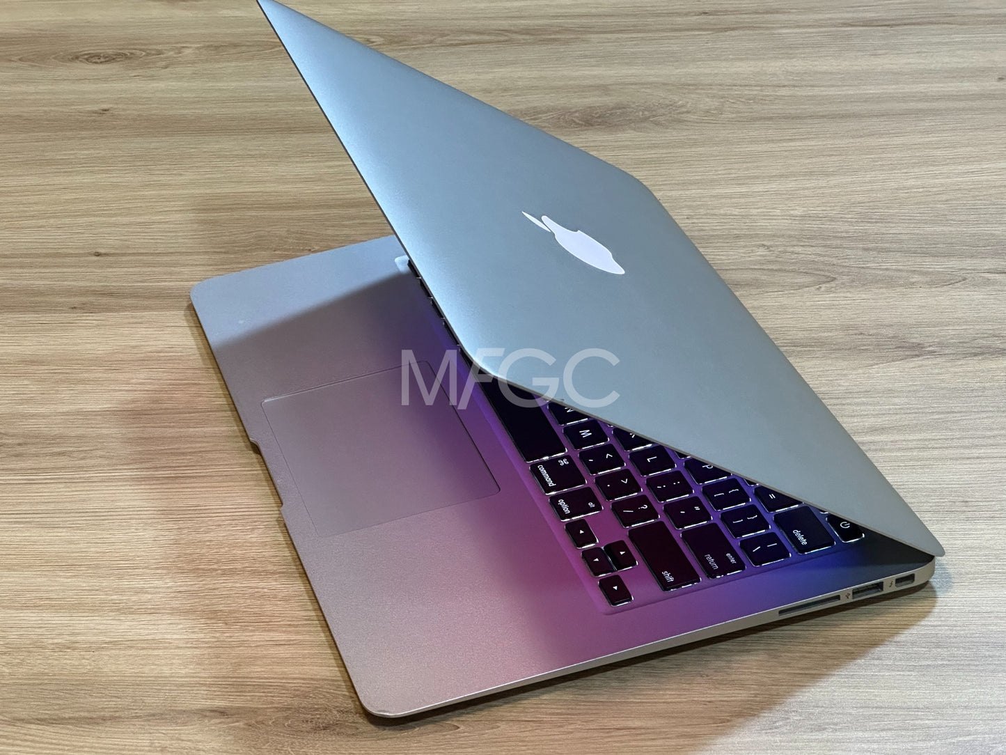 2015 MacBook Air 13” 8GB RAM 128 SSD