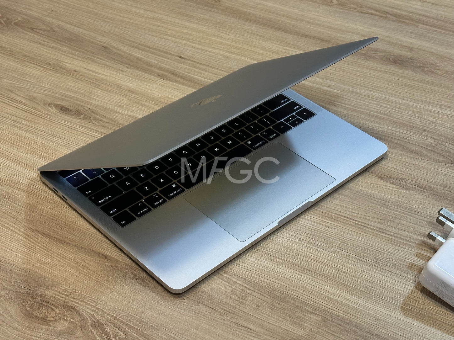 2019 MacBook Pro 13” TOUCH BAR i5 16/256