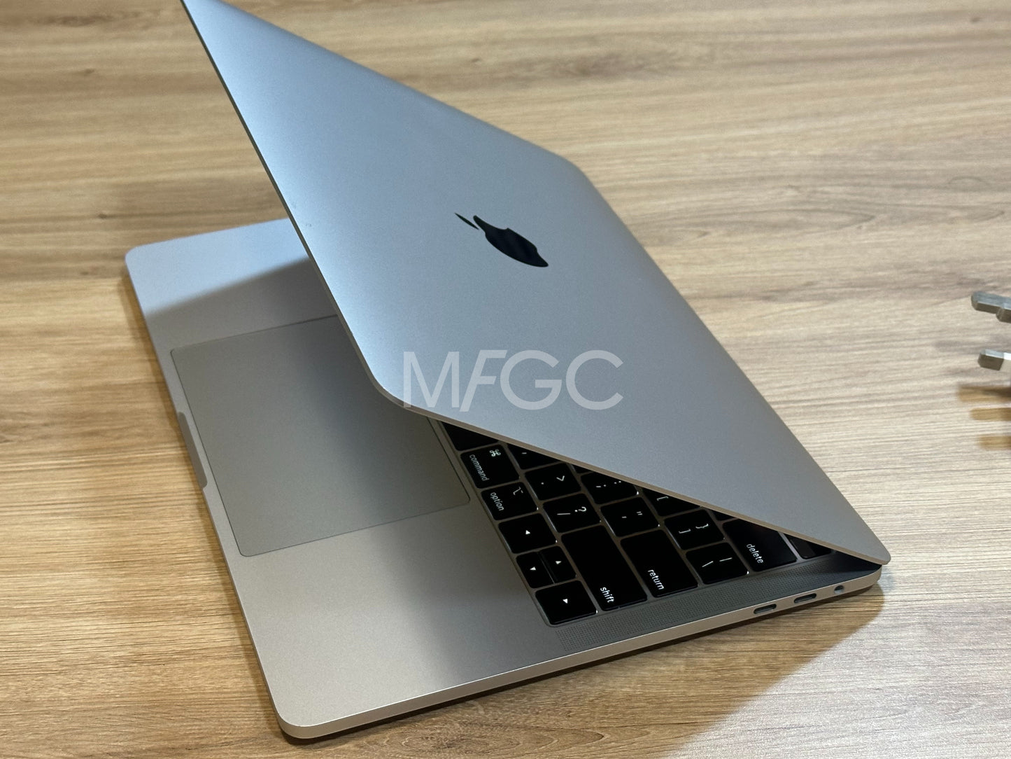 2019 MacBook Pro 13” TOUCH BAR i5 16/256